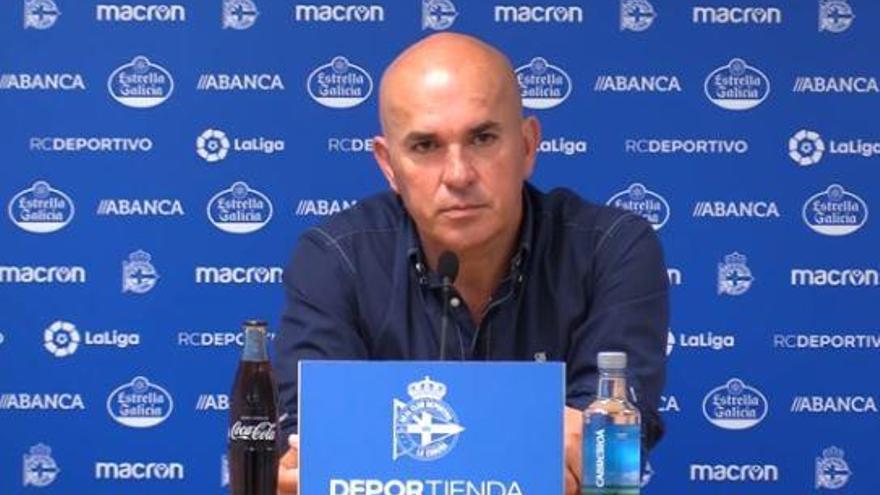 Luis César Sampedro, entrenador del Deportivo, ayer en rueda de prensa.