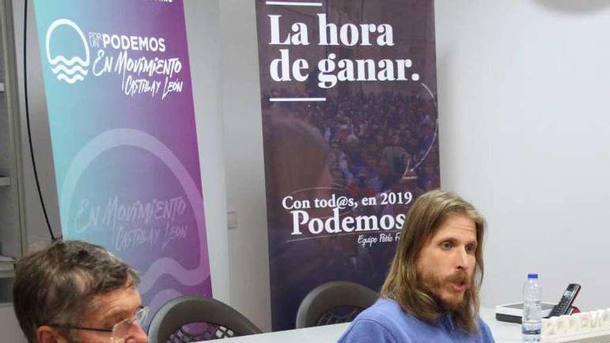 Pablo Fernández, derecha, durante el debate.