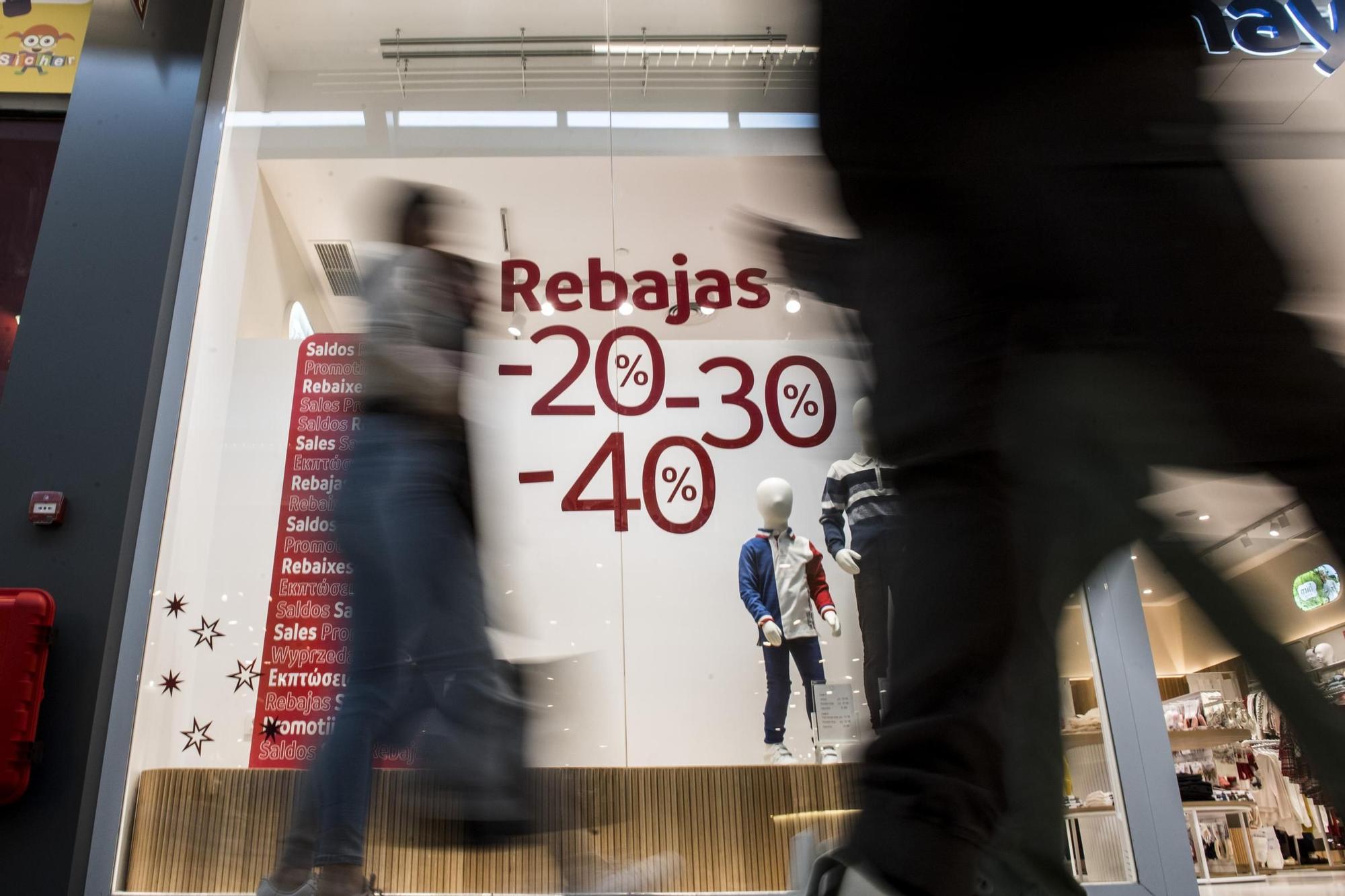 GALERÍA | Así son las rebajas en Cáceres