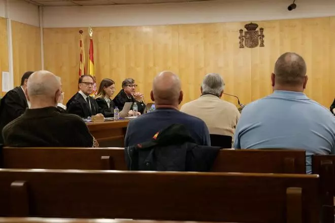 Els set acusats neguen haver deixat vàters amb missatges "humiliants" al portaveu de Mossos per la Independència