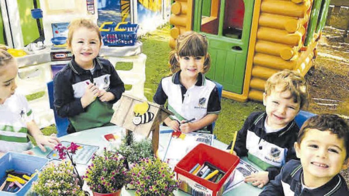 Alumnos disfrutan del campamento de British Royal School