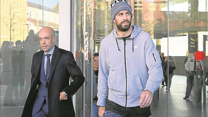 El juez multa y da un rapapolvo a Piqué