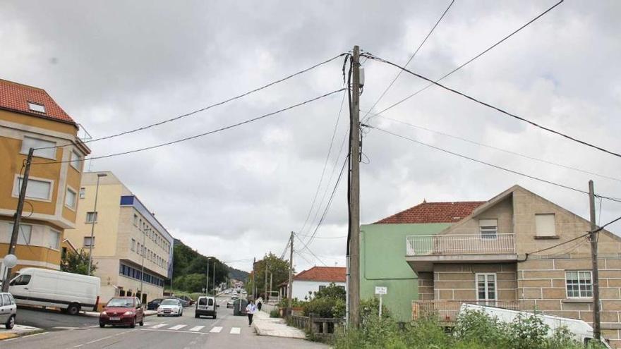 Tendido eléctrico en Cangas.  // Santos Álvarez