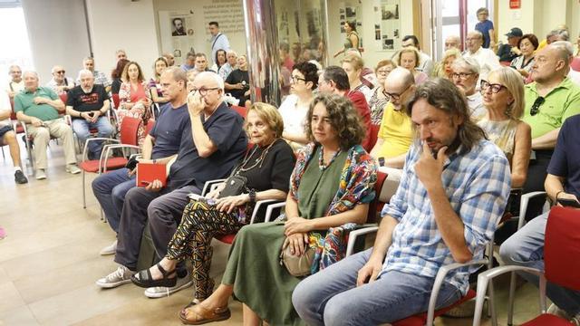 Alberto Ferrao, primero por la derecha en la pasada asamblea del PSOE junto a Ana Puerto, Paz Fernández-Felgueroso, Jorge Fernández León y Tino Vaquero.  | ÁNGEL GONZÁLEZ