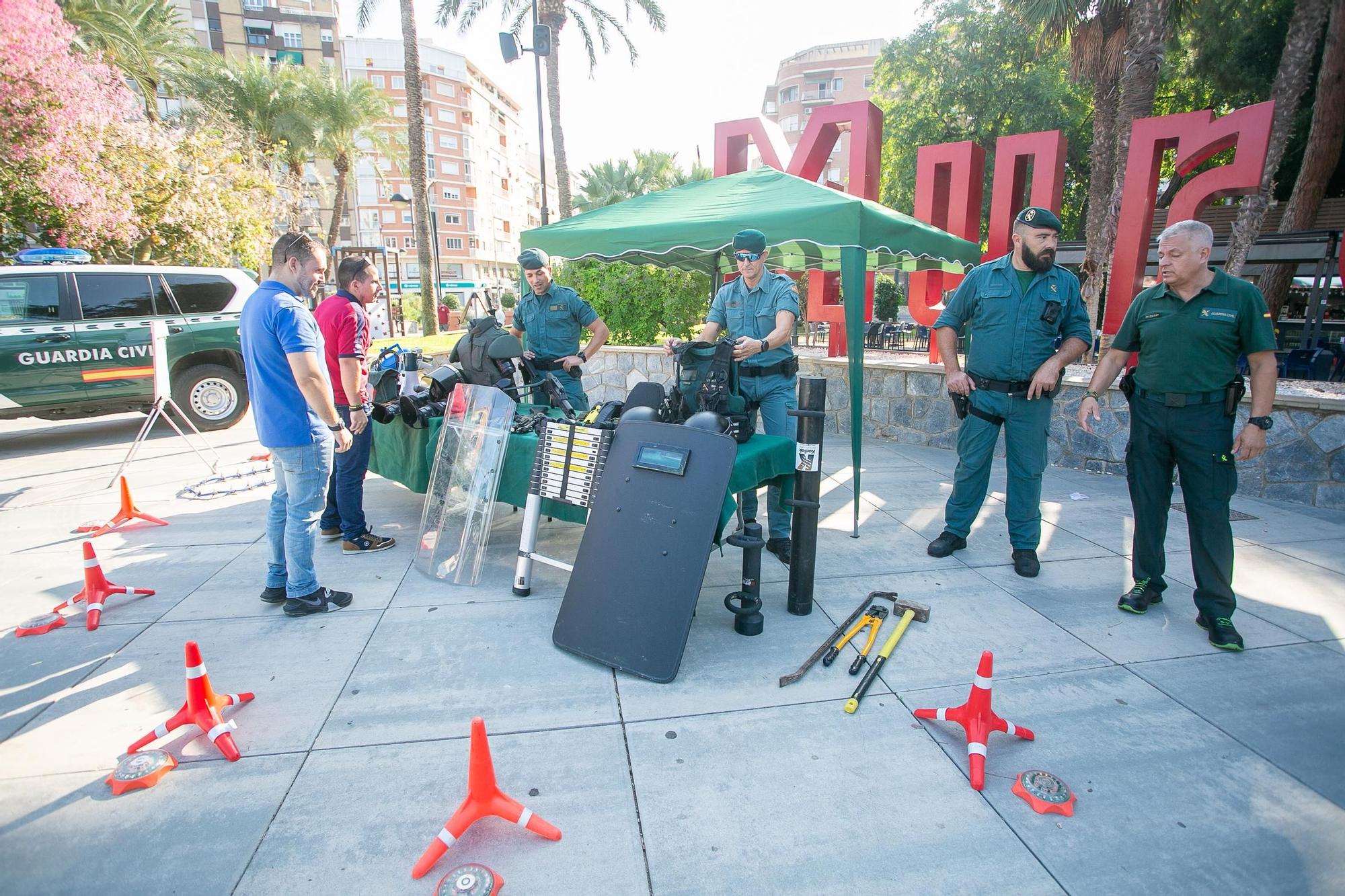 La Guardia Civil expone sus recursos humanos y técnicos por la festividad de su Patrona