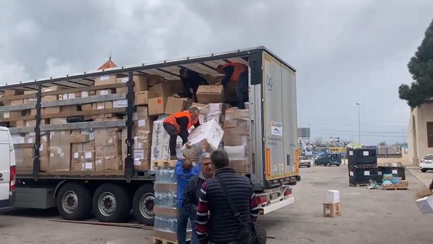 Vídeo: Un camión con ayuda de Castellón parte rumbo a Ucrania
