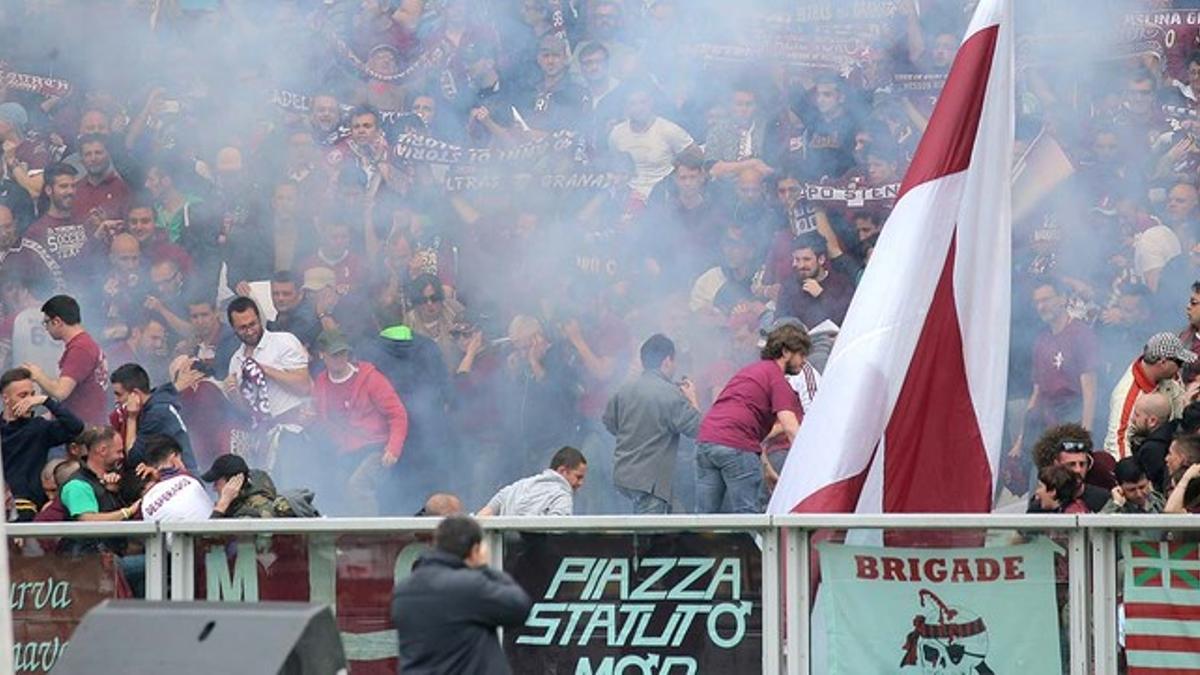 El fondo Primavera del Estadio Olímpico de Turín, tras el lanzamienro de una carta bomba por parte de aficionados de la Juventus a los hinchas del Torino