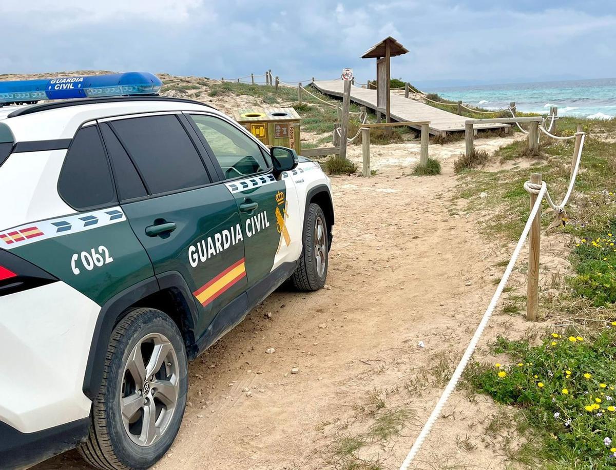 Un vehículo de la Guardia Civil de Ibiza, en una imagen de archivo.