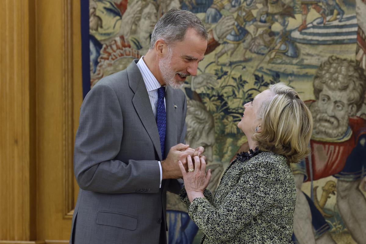 Felipe VI se reúne con Hillary Clinton en la Zarzuela