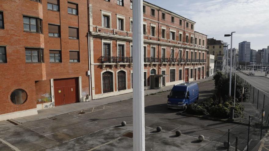 Un industrial avilesino se hace con las parcelas para el hotel de lujo en el Muelle de Gijón