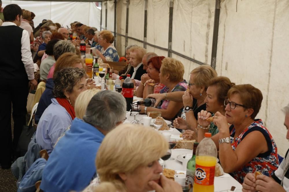 Los vecinos de Teis se dan un homenaje gastronómico