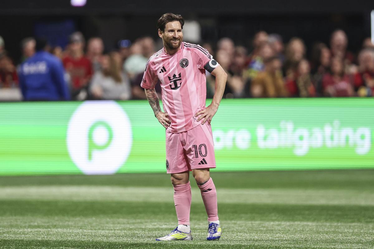 Inter Miami forward Lionel Messi (10) looks on during the first half of an MLS soccer match against Atlanta United, Sunday, March,16, 2025, in Atlanta. (AP Photo/Colin Hubbard) Associated Press/LaPresse