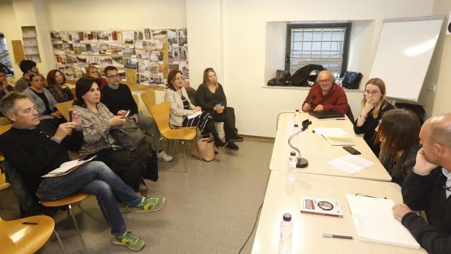 Debat a Can Ninetes, al barri de Santa Eugènia