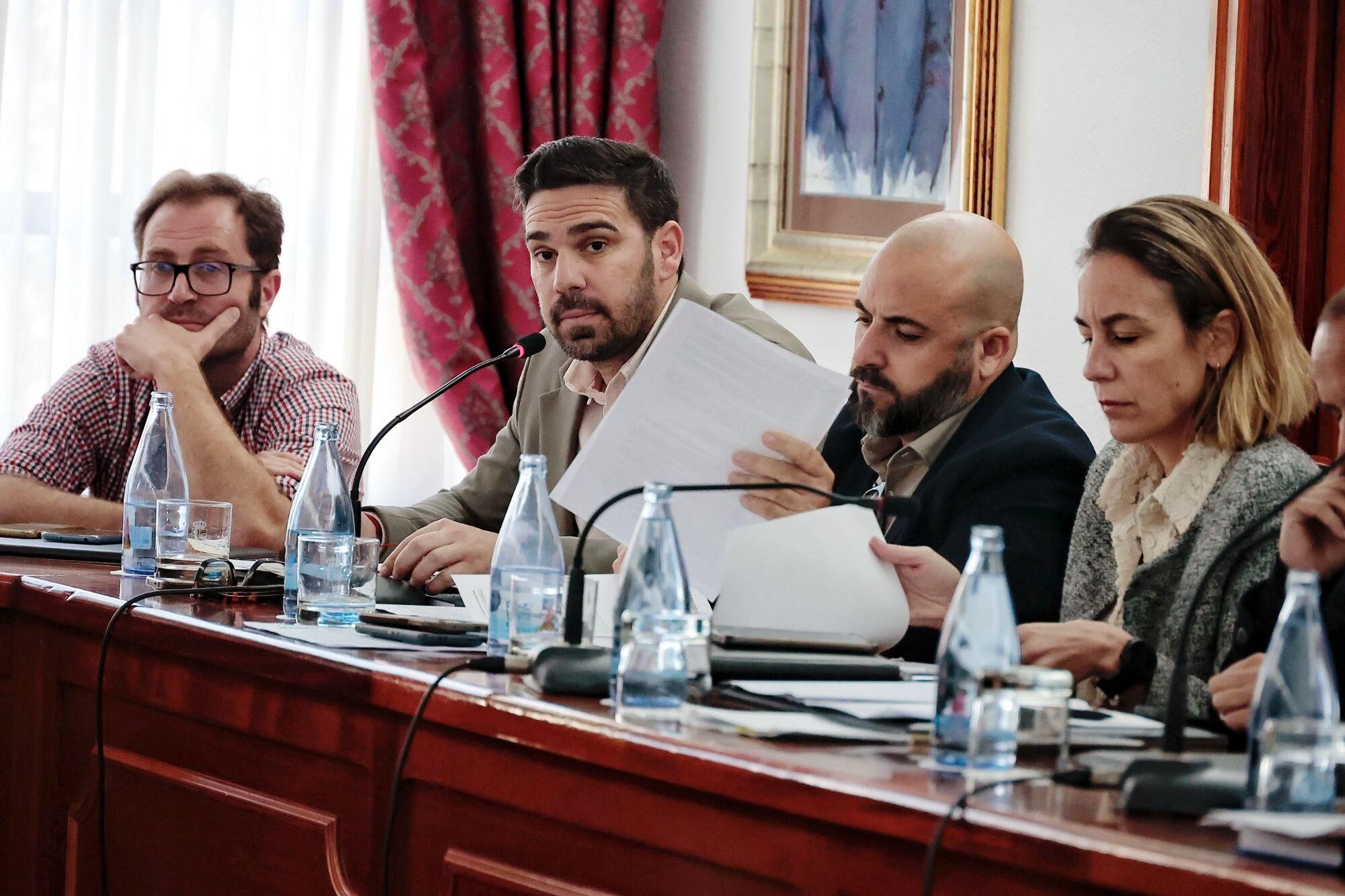 Pleno para destituir a Más por Arona e incorporar a Vox al gobierno municipal