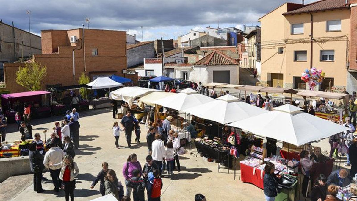 El mercadillo del Libro de Cariñena se celebra cada 23 de abril, coincidiendo con la festividad del patrón San Jorge