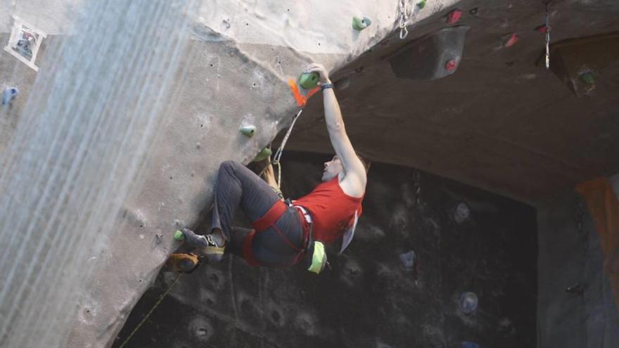 Ventajas y Carro, campeones regionales de escalada