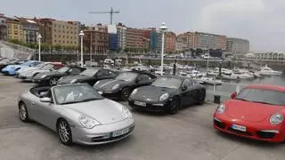 ¿Por qué había tantos Porsches hoy en Gijón? Este es el motivo por el que se vieron tantos coches de alta gama en la ciudad