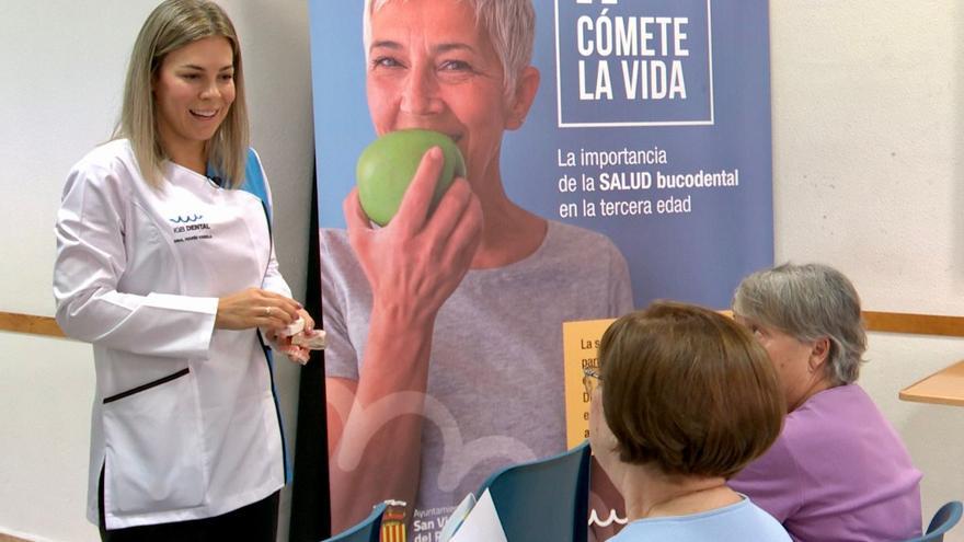 IGB Dental impulsa la salud bucodental en  mayores con la charla “Cómete la vida” en San  Vicente