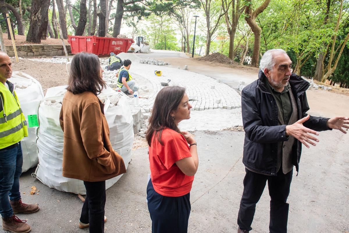 El Concello ejecuta y renueva caminos y sendas, y dotará al parque de nuevo equipamiento y mobiliario, tanto deportivo como de ocio.