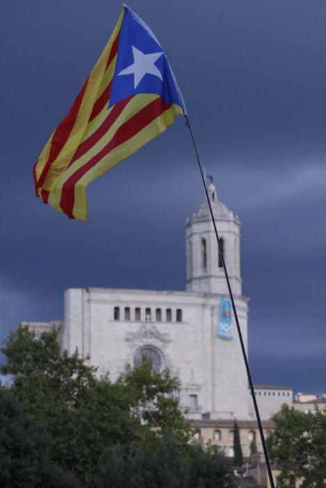 Manifestació històrica a Girona per rebutjar la violència policial l'1-O