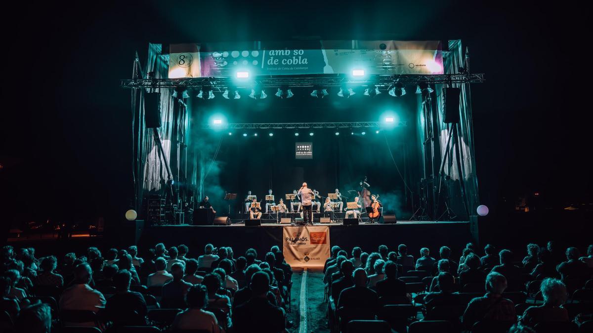 L'escenari de l'Amb So de Cobla de Palamós