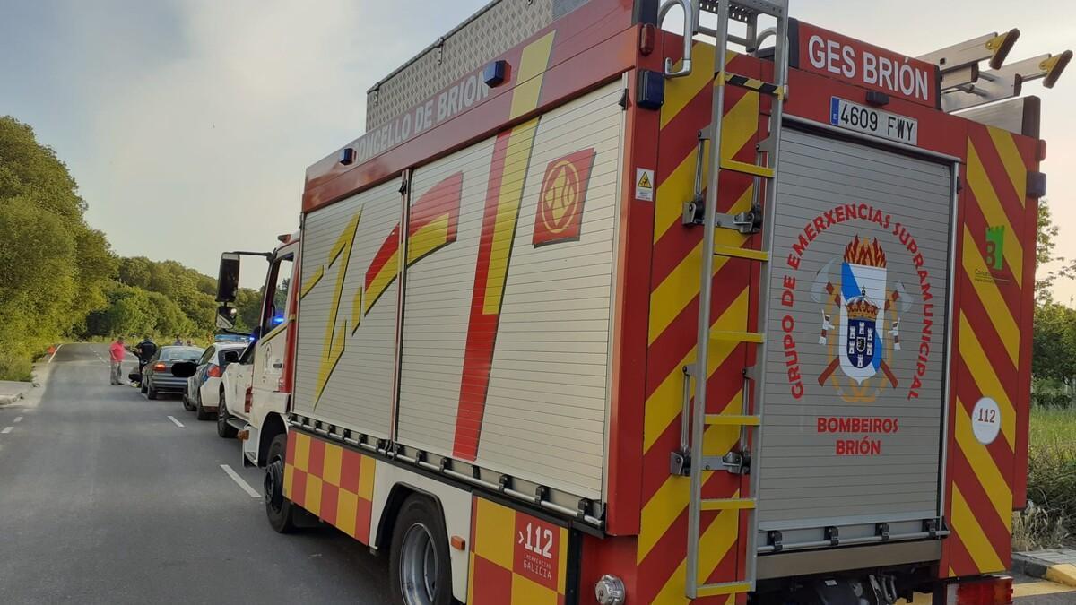 Medios del GES de Brión durante su actuación en un accidente de tráfico