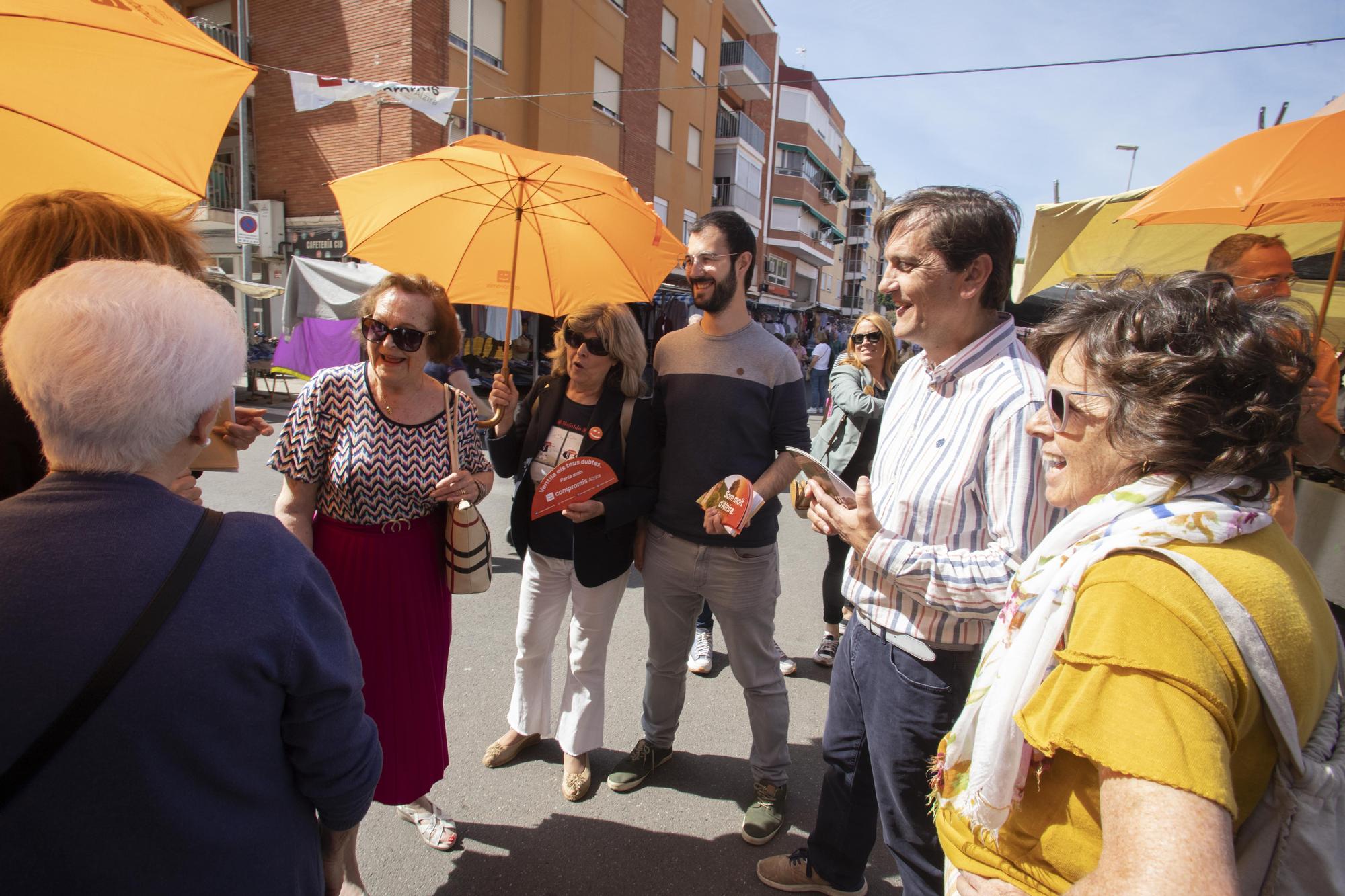 Los Partidos buscan el voto en el mercado de Alzira