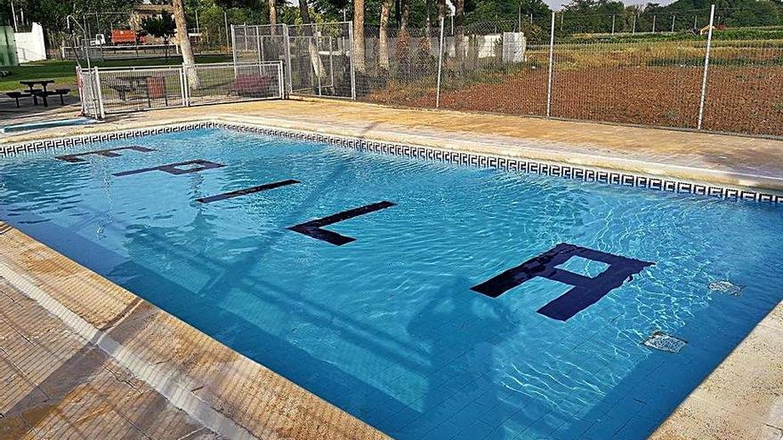 Piscina pequeña de Épila. | SERVICIO ESPECIAL