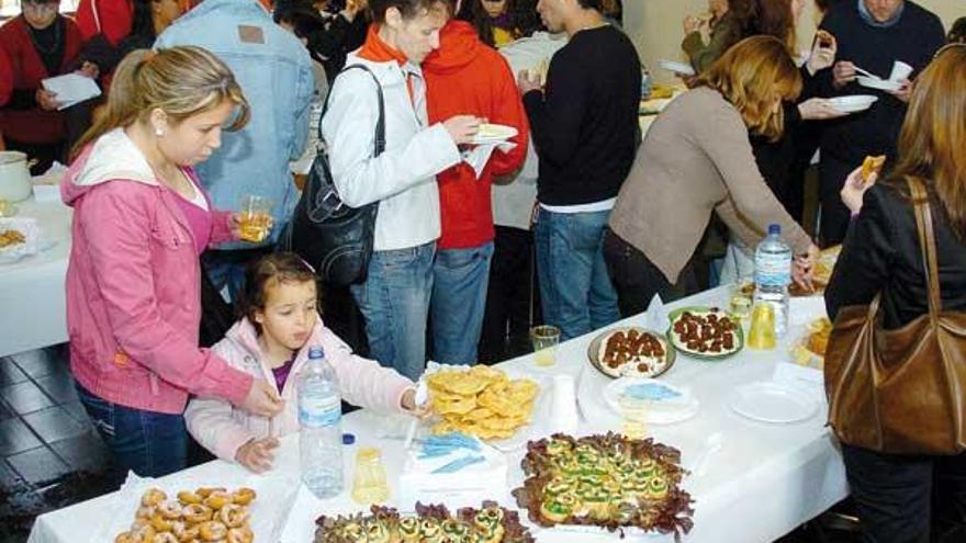 Los extranjeros, en la imagen, en el foro intercultural de la pasada semana, son uno de los colectivos que más población aportan a Lalín.