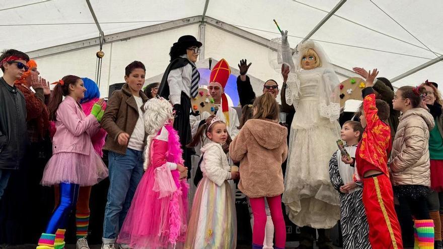 Casar de Cáceres se disfraza de tradición: vuelven los Bujacos, las murgas y el pulso de la calle