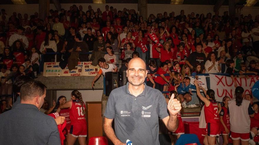 Fer Buendía, entrenador de Maristas: «Este ascenso es histórico para A Coruña»