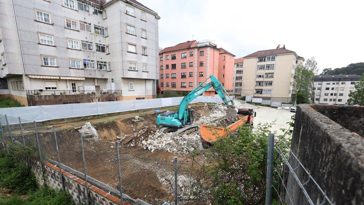 Obras recién iniciadas del pabellón, que obligaron a demoler el anterior