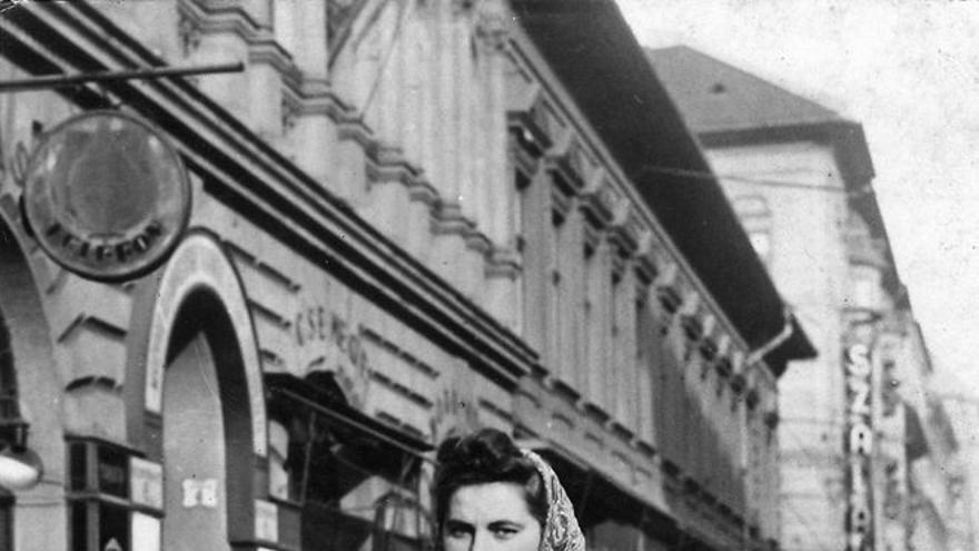 Renia Kukielka en Budapest, en 1944.
