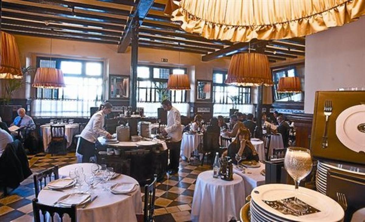 L’actualitat 8 Clients a l’hora de dinar, en un dels menjadors del restaurant, fa uns dies.