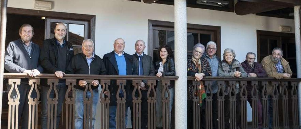 Los patronos de la Fundación Curros Enríquez se reunieron ayer en la Casa de Curros. // Brais Lorenzo