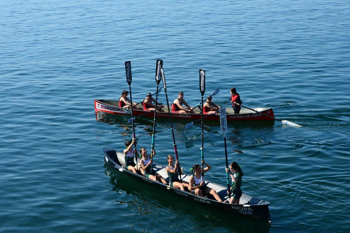 Dos de los bateles, en Meira.