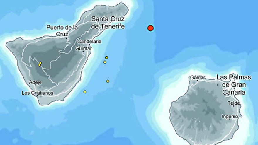 Mapa en el que se aprecia el epicentro del seísmo -en rojo- frente a Tenerife.