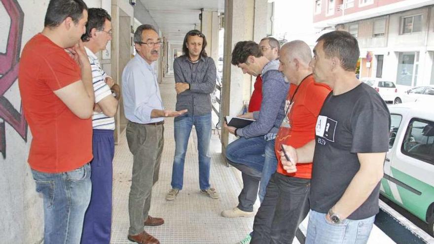 Trabajadores del servicio, durante una asamblea. // Santos Álvarez