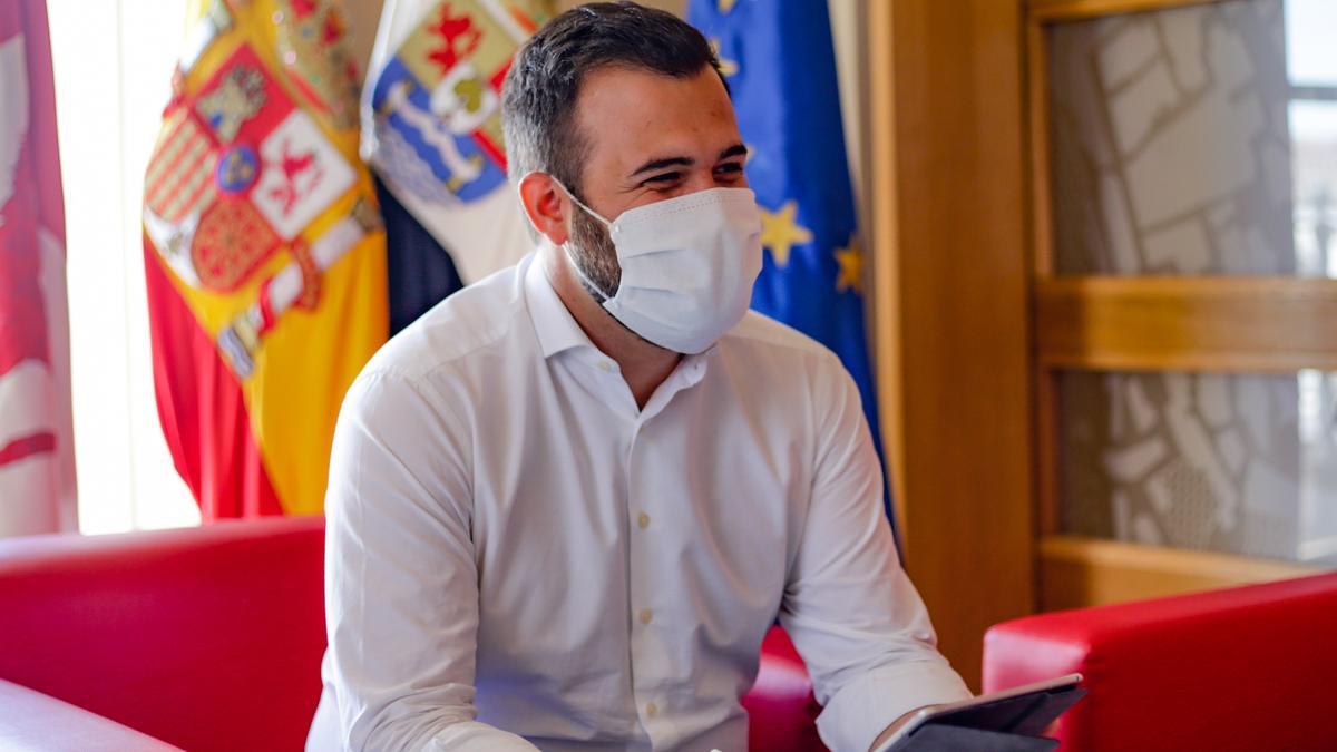 Luis Salaya repetirá como candidato del PSOE a la alcaldía.