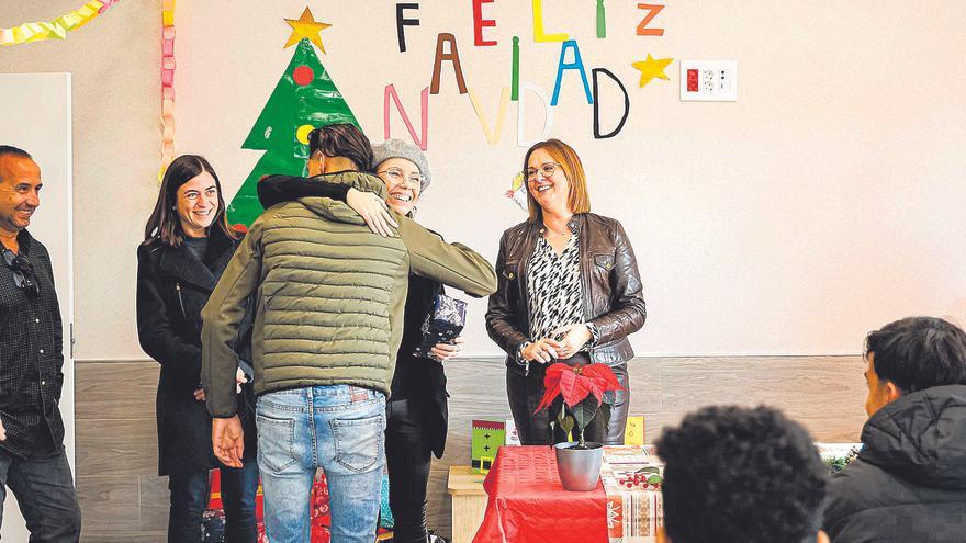 La vicepresidenta visita los centros de menores ‘Santa Cruz’ y ‘Rosa Peñas’