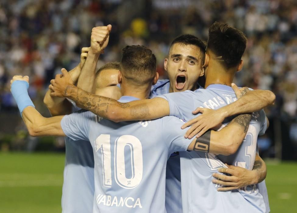 El Celta tumba al Barça y acaricia la permanencia. // A. Villar | J. Lores