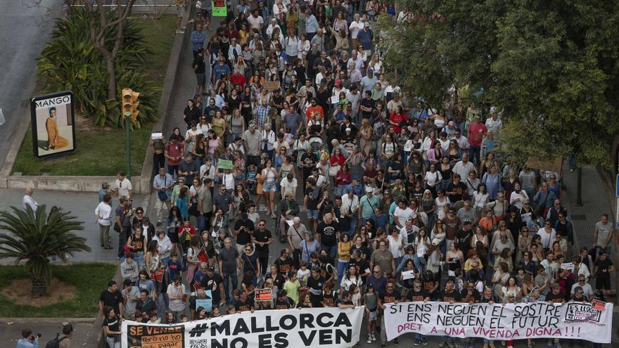 Las imágenes de la manifestación por el derecho a la vivienda y contra la masificación turística