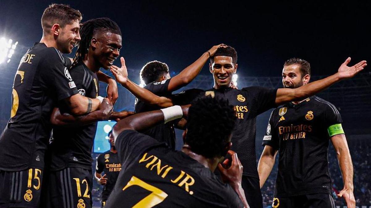 Vinicius celebra el gol de Bellingham en Nápoles.