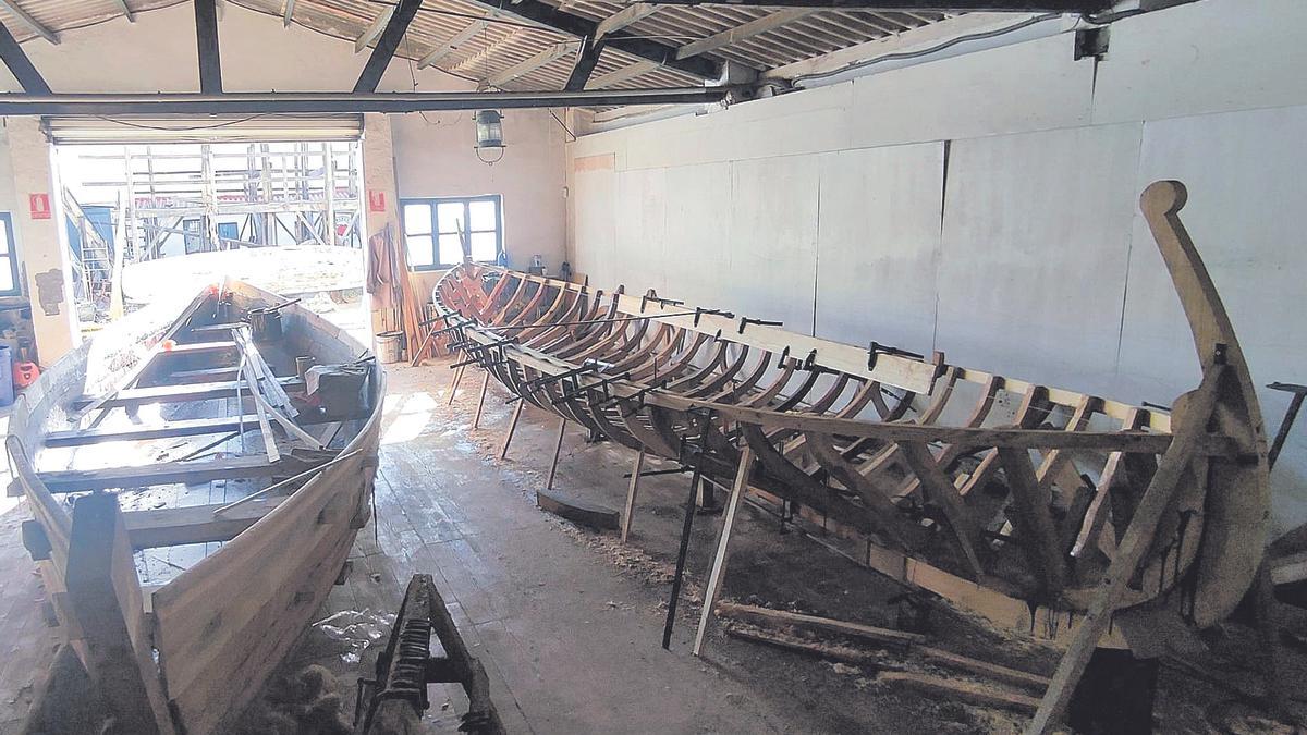 Barcas de jábega en ejecución en los Astilleros Nereo.