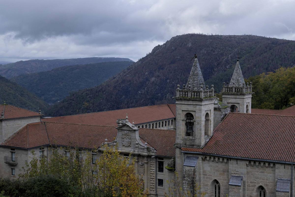Paisaje arrasado por el fuego, el pasado septiembre, en la Ribeira Sacra.