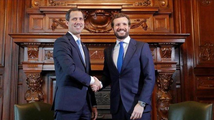 Guaidó recibido en España con honores de presidente solo por la derecha