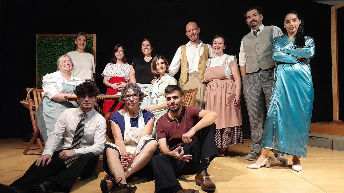 Uno de los elencos del Aula de Teatro de la Compañía Clásica de Comedias de Elche que representan la obra en La Llotja