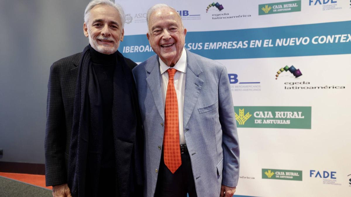 Jesus Martínez y Carlos Casanueva, en el acto de este martes en el Club de LA NUEVA ESPAÑA.