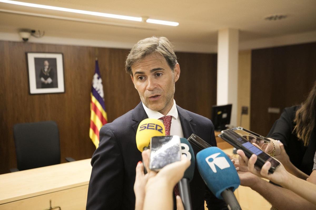 El nuevo juez decano, Sergio González, atiende a los medios