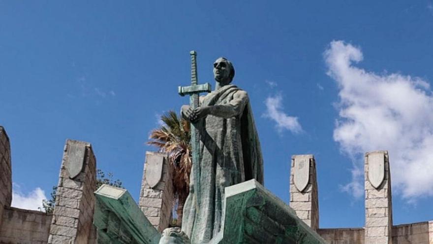 Monumento a Franco situado en la avenida de Anaga.